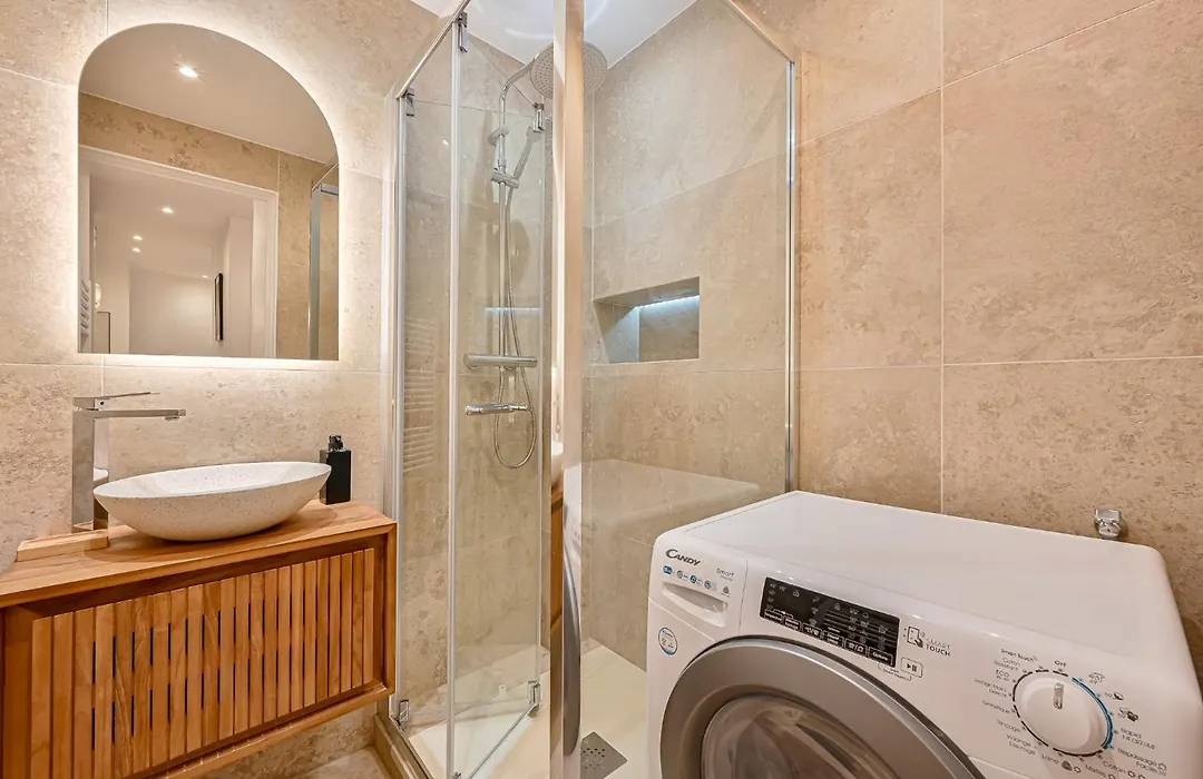 Suite Eiffel- Perfect Location-1